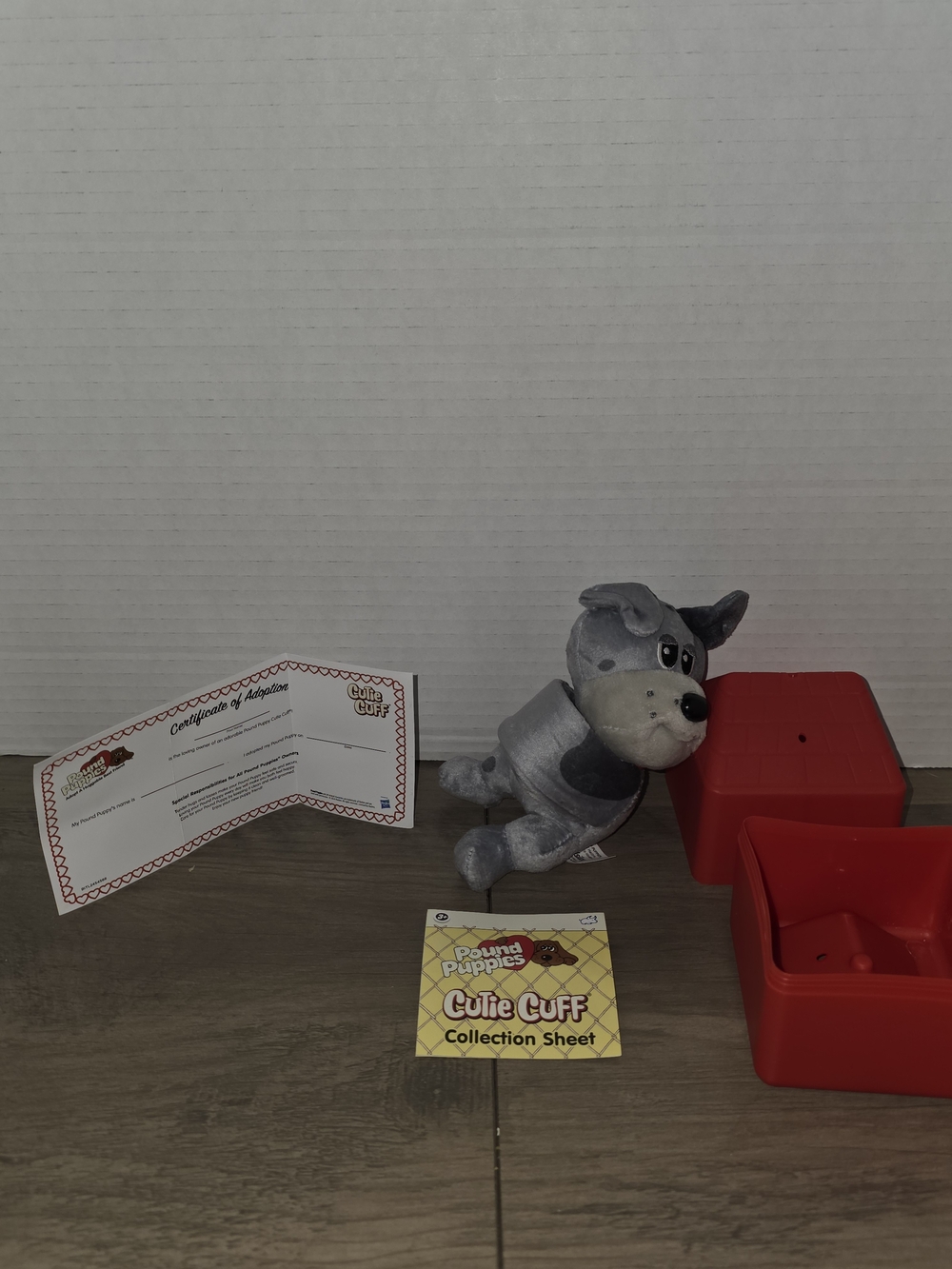 POUND PUPPIES CUTIE CUFF BULLDOG INCLUDES ADOPTION CERTIFICATE  **NEW OPENED**